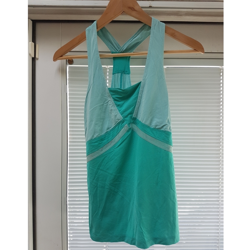 ▪🏃2/$25▪Lululemon▪Striped Atheltic tank top
